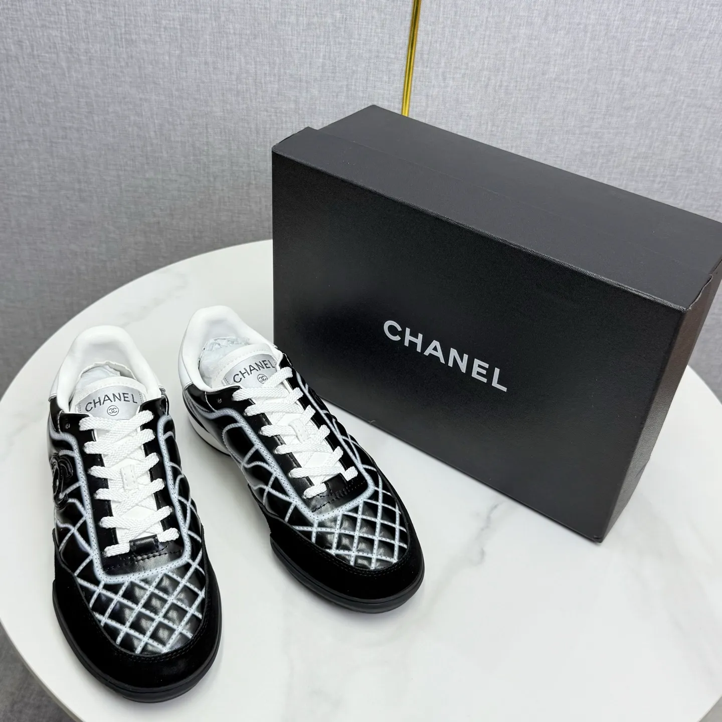 👟👟Ex-factory price 600👟👟Chanel Panda Shoes! 2025 counter's top casual sports shoes. This classic design; the upper is electro-embroidered with a variety of techniques; the outsole is fashionable and sporty; the unusual inclusion of a variety of color matching elements... The diversified mix and match is very good-looking and versatile, and can be used for leisure, fashion, sports, and outdoor... ꫛꫀꪝ Go➫ Materials: ❶Upper made of: original imported first-layer silk cowhide + original waterproof cloth + original first-layer cowhide ❷Inner lining: Original Yangli+wang ❸ Outsole based on: Original TPU combination outsole Counter boutique packaging complete set for women 35–41